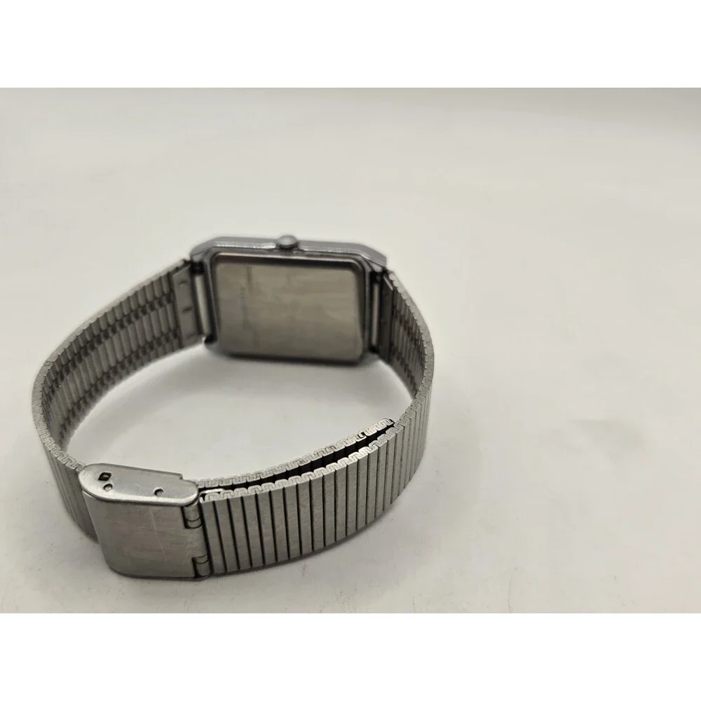 Vintage LORUS Watch Y131-5230 Silver Tone Stainless Steel 25mm Watch. New Batt